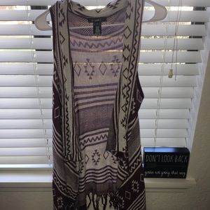 2/15🍂 Sleeveless Aztec Cardigan